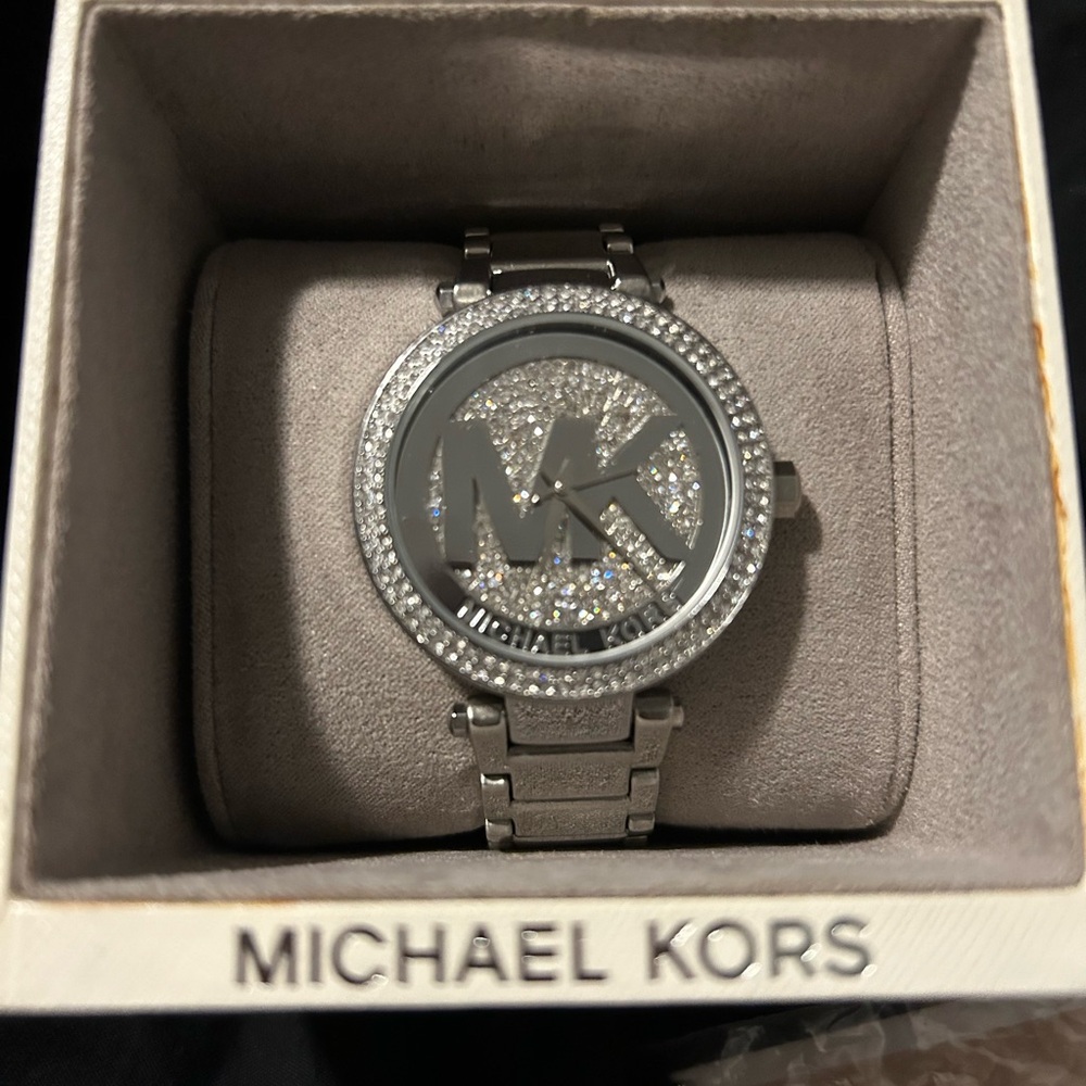 New Michael Kors watch comes with box/booklet/extra links (may need new battery)